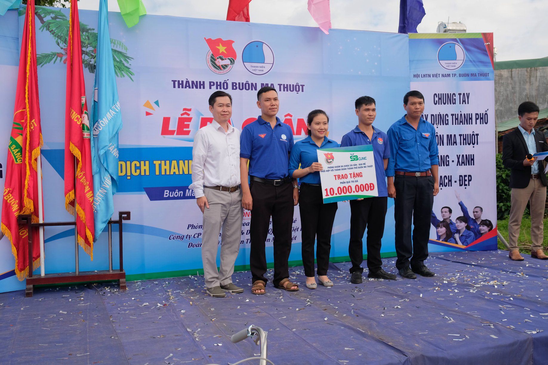 Sài Gòn - Ban Mê trao tặng xe đạp & phần quà 10 triệu đồng cho người dân khó khăn tại TP.BMT
